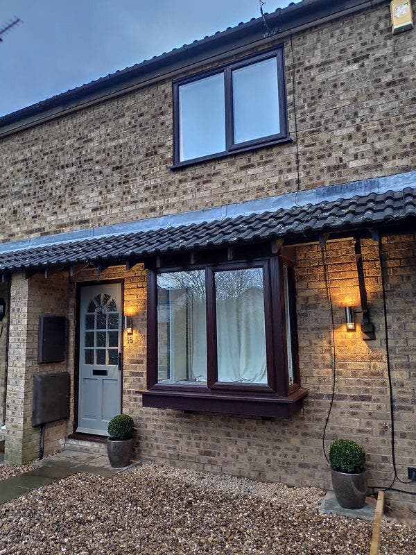 Bills incl. 2 bed centre Townhouse with parking  Main Photo