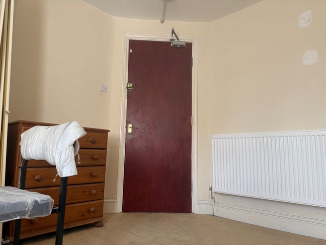 Beautiful Renovated Double En-suite Main Photo