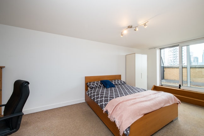 Spacious Rooms Near Canary Wharf!! Main Photo