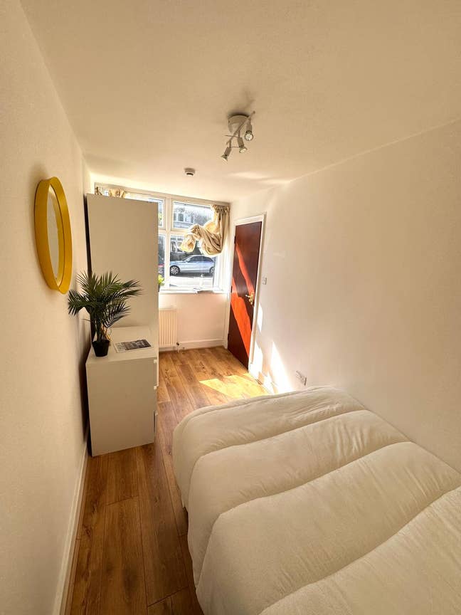 ✨2 Great Rooms Friendly Big House NW10✨ Main Photo
