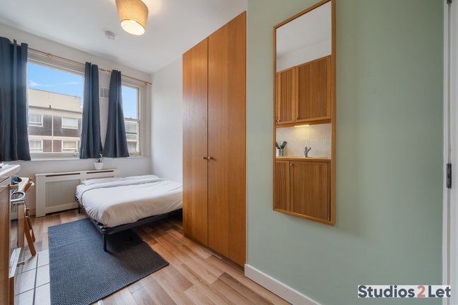 Modern Studio Flat with En-suite Shower Main Photo