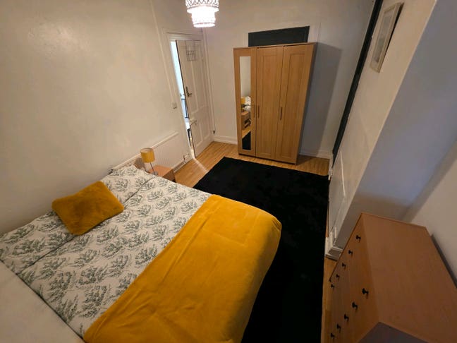 2 double rooms available.  Main Photo