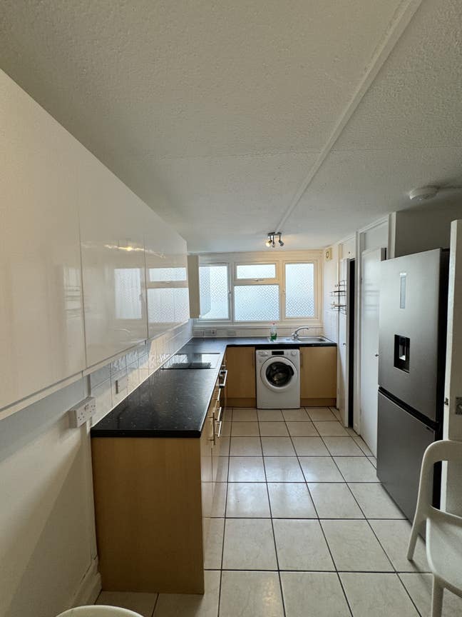 Nice 4 bedroom flat,great location, Shepherds Bush Main Photo