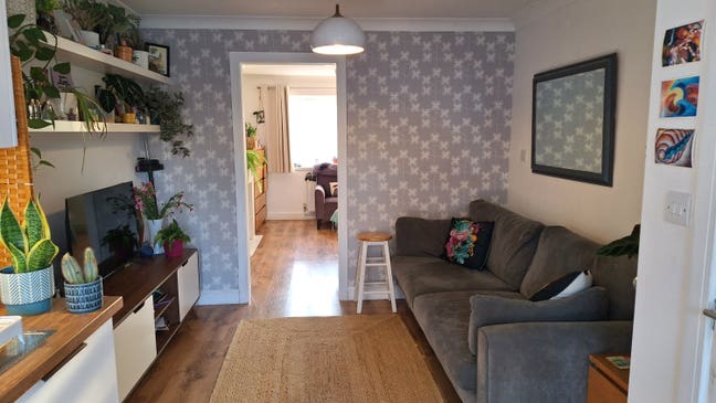Short term let Annexe flat for single female Main Photo
