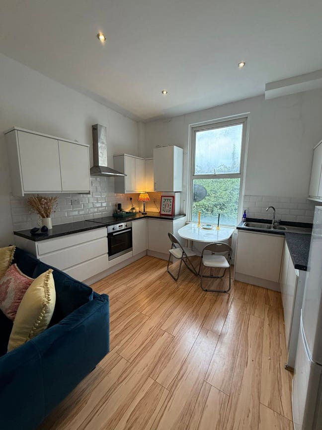 2 bed flat available in Fulham Main Photo