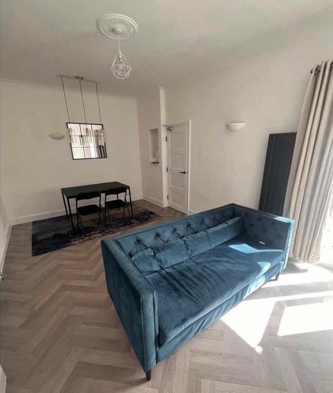 Gorgeous rooms- bight airy newly refurbished home Main Photo