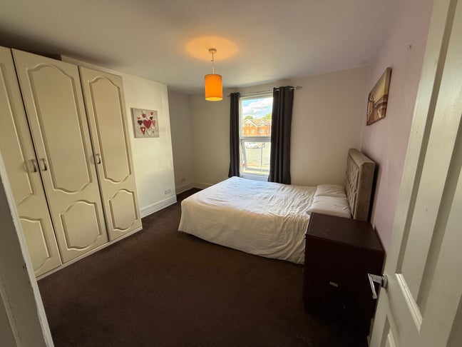 Lovely double room -£700pcm bills included Main Photo