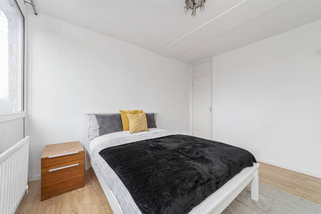Spacious Double Room 🛏️ W/Balcony & Living Room🚇 Main Photo