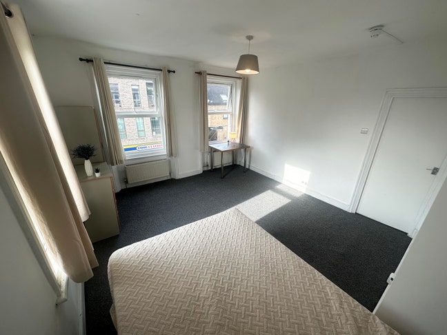 2 Huge rooms in 3bed, Harrow Road  - NOW Main Photo