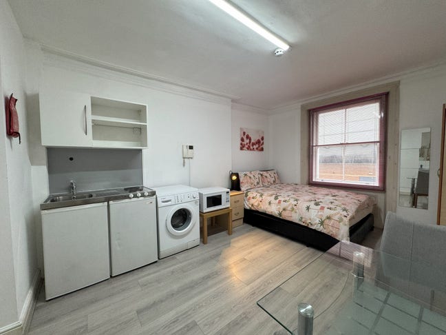 Large Studio Flat in South Kensington SW7  Main Photo