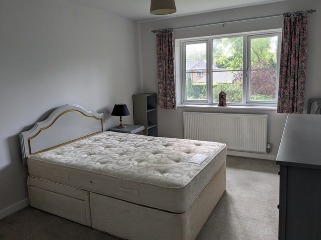 Spacious, & quiet accomodation by Nature Reserve. Main Photo