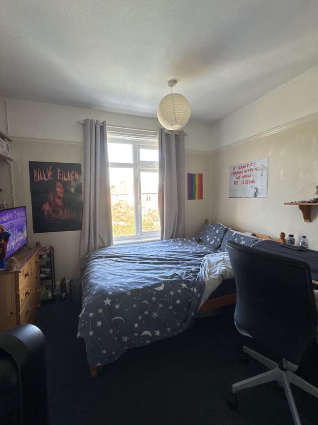 Large Double Bedroom in Shared Flat - Near Uni Main Photo