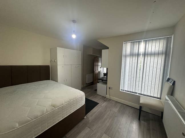 Studio Room with Ensuite and Kitchen Include Bills Main Photo