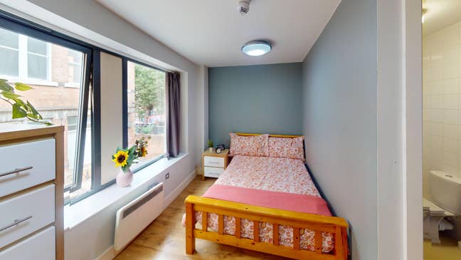 Modern 4-Bed En Suite House Share C2 Main Photo