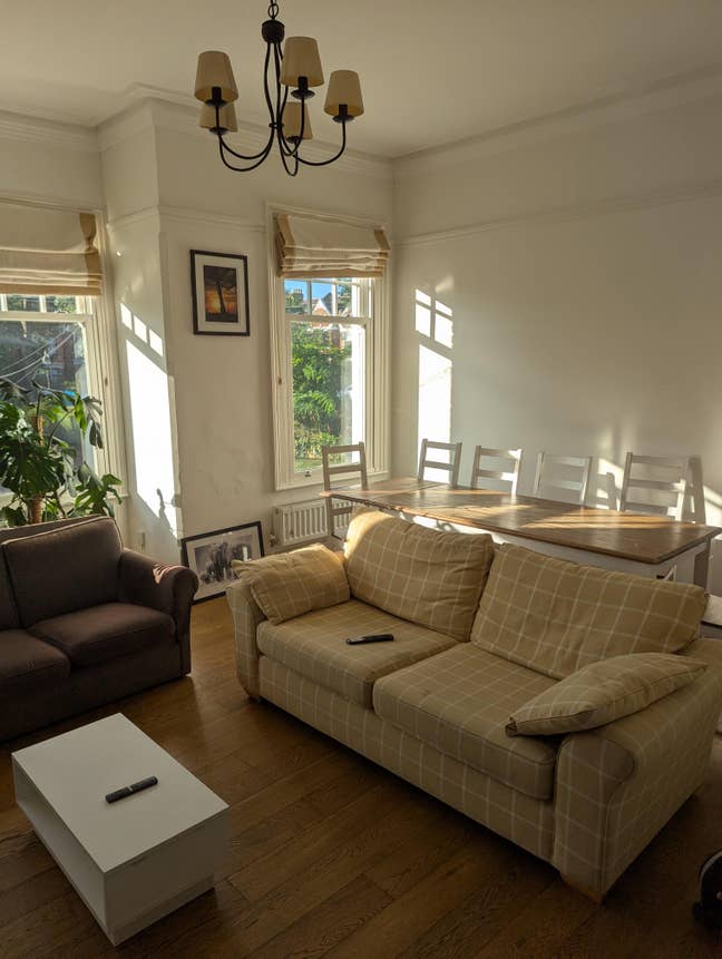 Bright double room for rent in Brixton Hill Main Photo