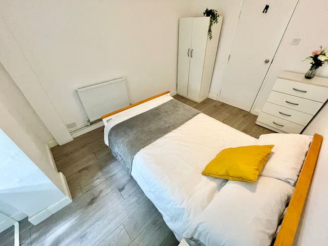 🌟Cozy Room Available Near Vauxhall & Nine Elms  Main Photo