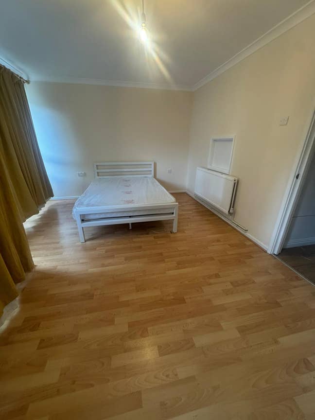 Spacious 4-Bedroom Maisonette in Mile End Main Photo
