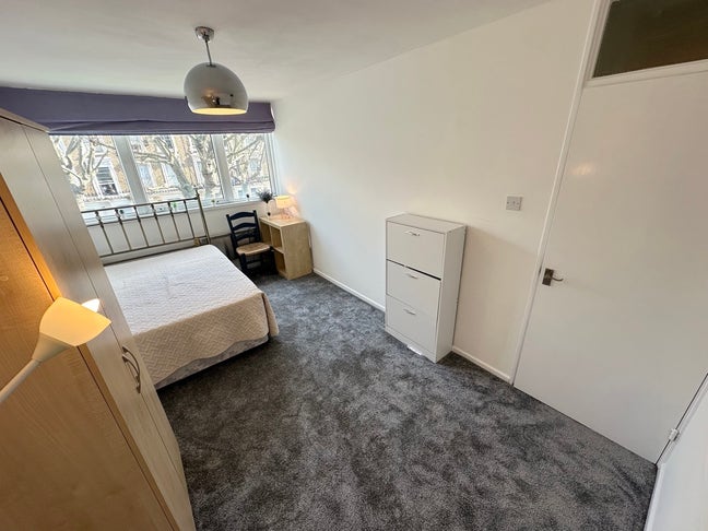 Newly refurbished room available now - now Main Photo