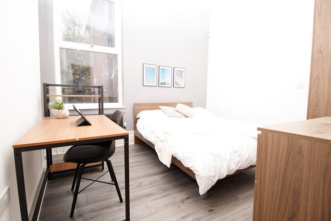 Luxury En Suite Room in L6 - Close to City Centre Main Photo