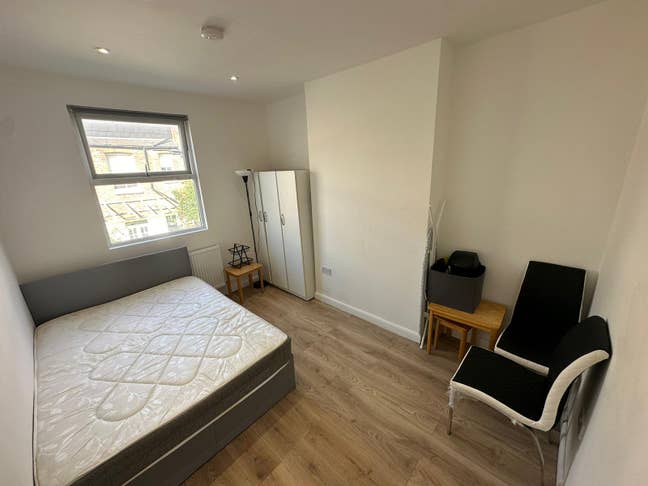 Beautiful room in 4 bed terraced house now Main Photo