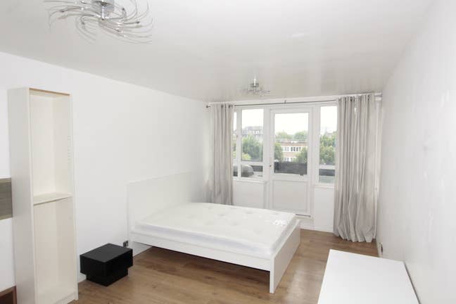 3 Bed Flat- Shadwell-Double Room- Next to Dlr Main Photo