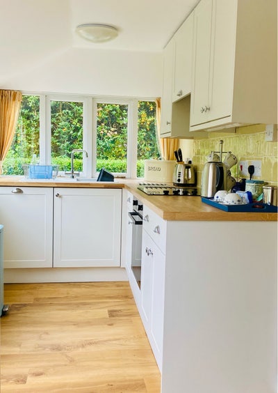 One bedroomed cottage bills incl. Main Photo