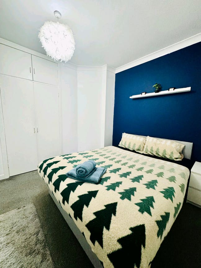 Short Stay double Room available: Near city centre Main Photo