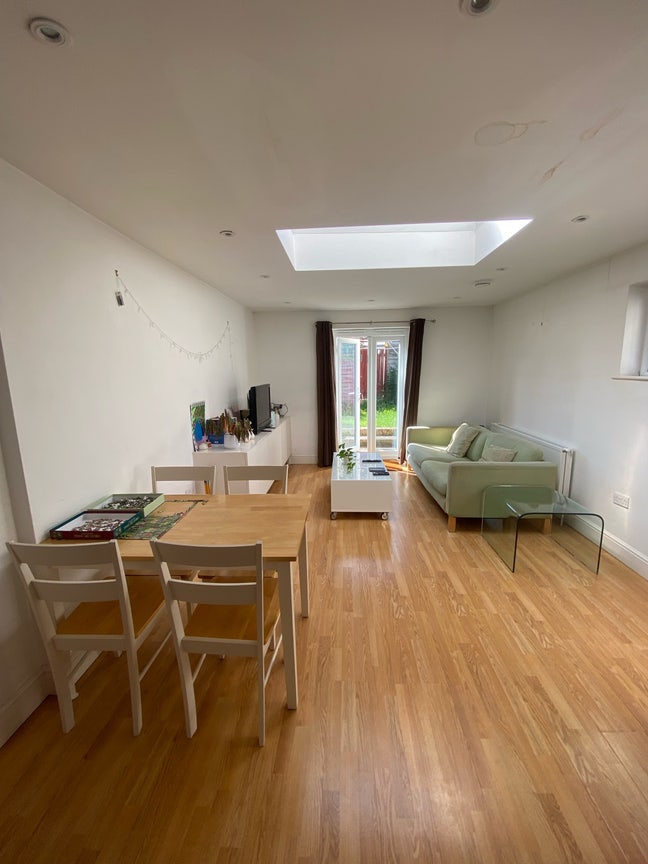 Stunning homely period 2 bed & flat private garden Main Photo