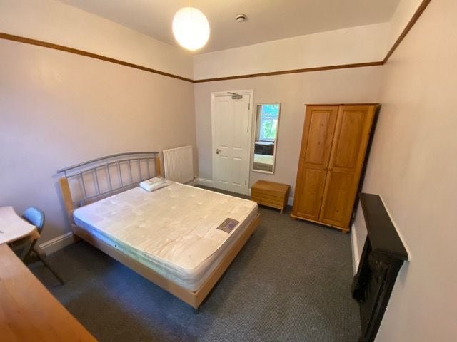 Double en-suite room in West Didsbury Main Photo