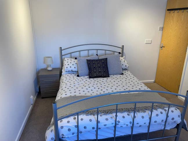 Luxury house in Rugeley for single professionals Main Photo