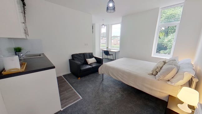 Self-Contained Studio Flats Central Location 🏠  Main Photo
