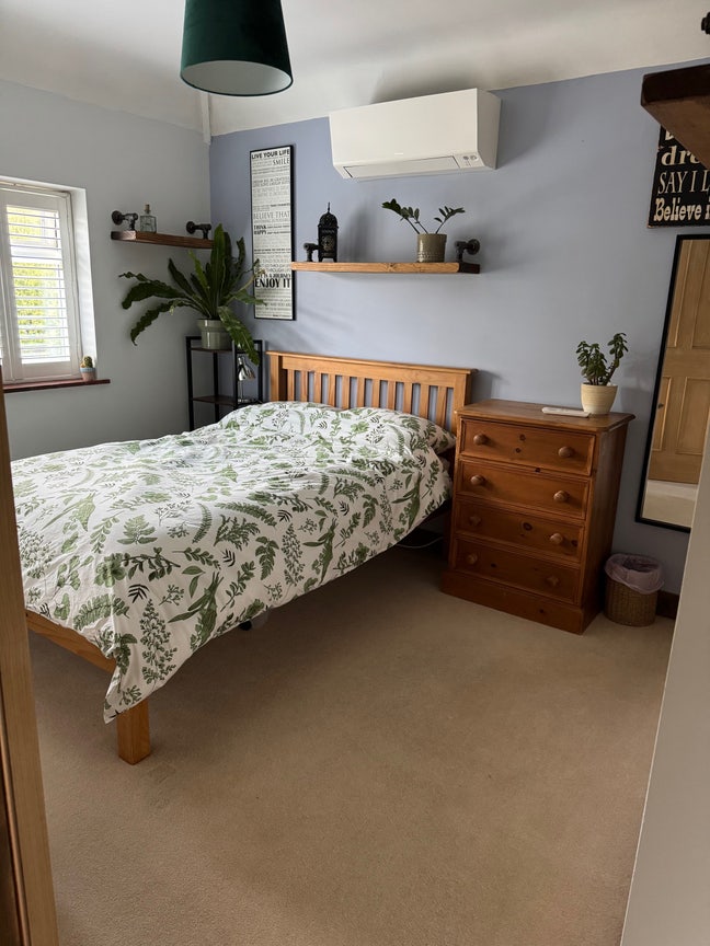 Bright air conditioned double room Main Photo