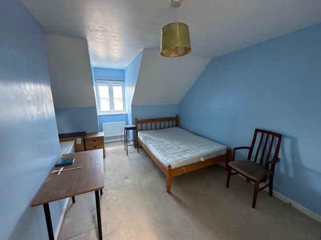 Large En-suite Double Room in Modern Home Main Photo