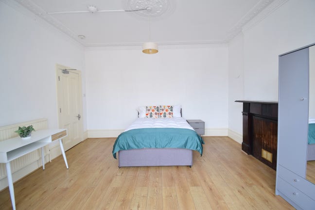 Fully Furnished, Large Room – All Bills Covered! Main Photo