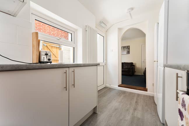Room 1 and 2,  40 Clifton Road Main Photo