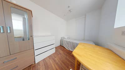 Spacious Single Room, 5 Min Walk To Jubilee  Main Photo