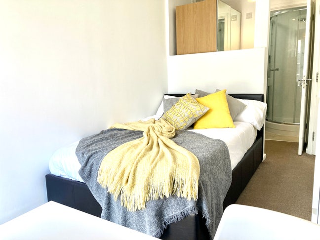 🛌 Welcome Home 💛 Move with Snug 🚚 Main Photo