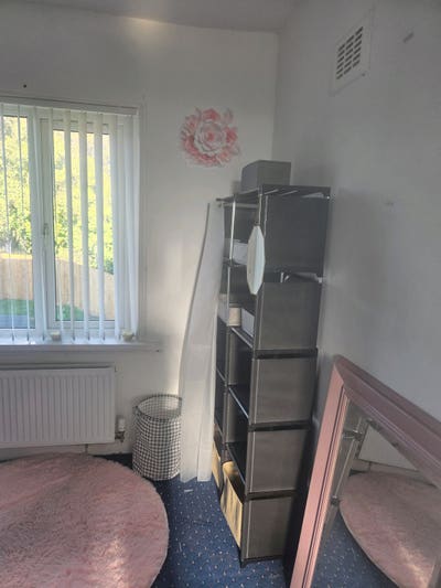 Small Single Room Main Photo