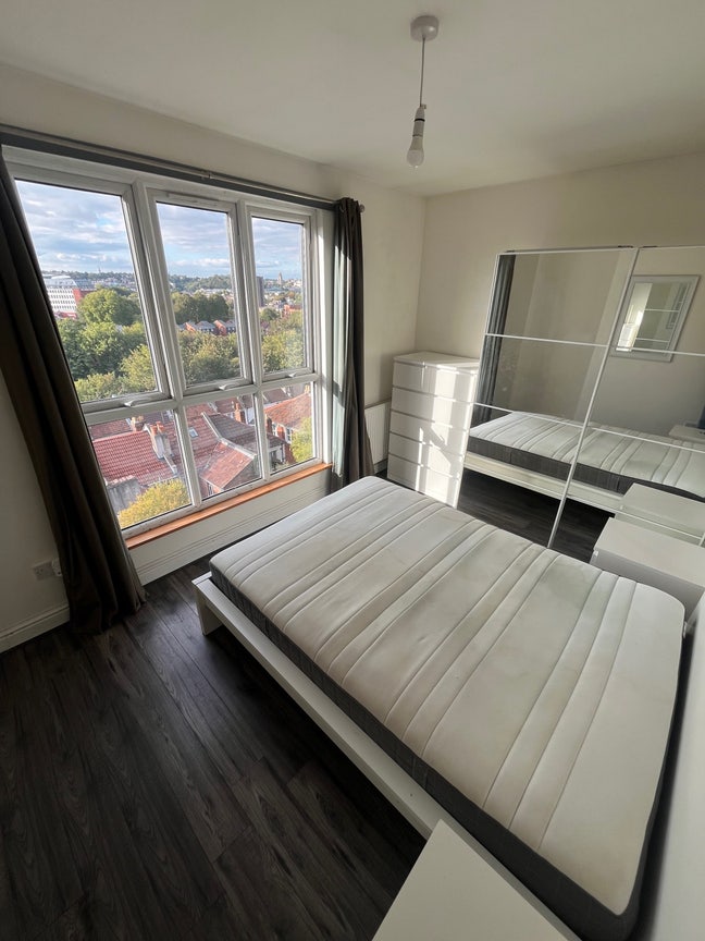 Amazing loft room with a stunning view of Bristol  Main Photo