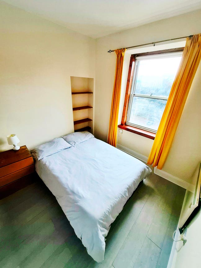 Available bright double room Main Photo
