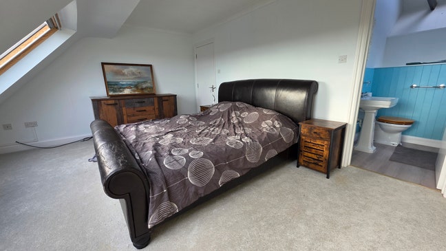 1 room ensuite in a marina Main Photo