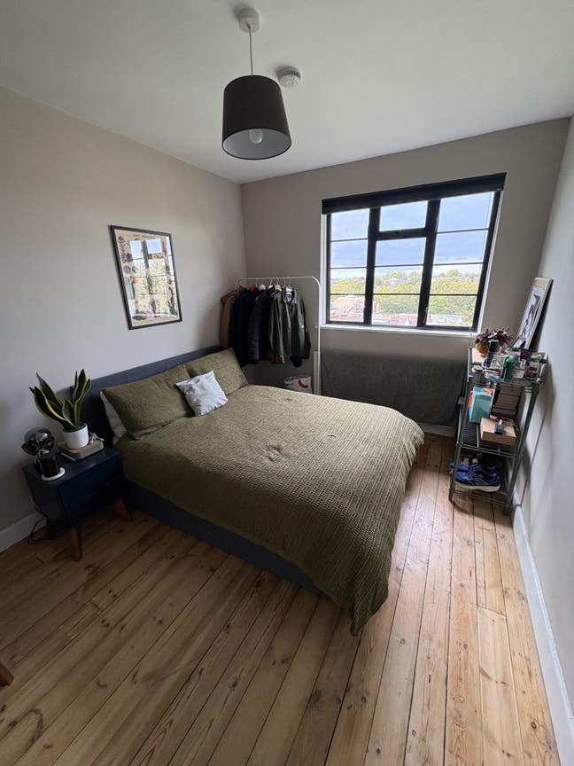 Bright Double Room – Available Now (SW16) Main Photo