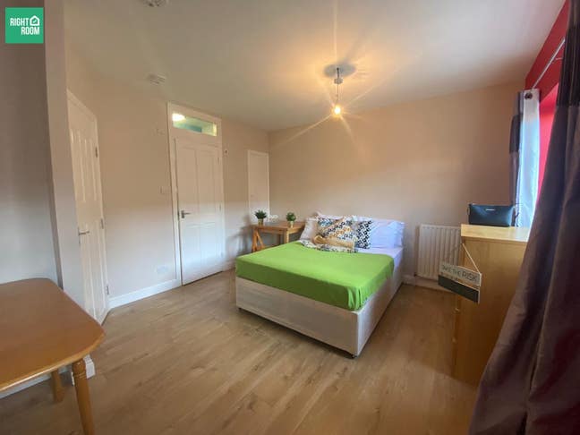 Canary Wharf  Self-Contained Studio Main Photo