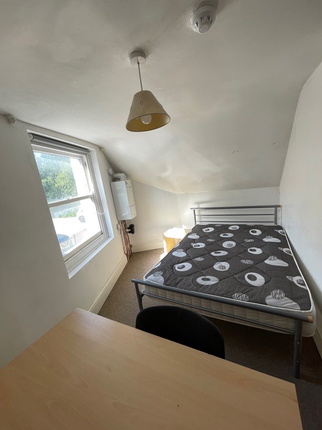 Room to Rent /Students/Asap Main Photo