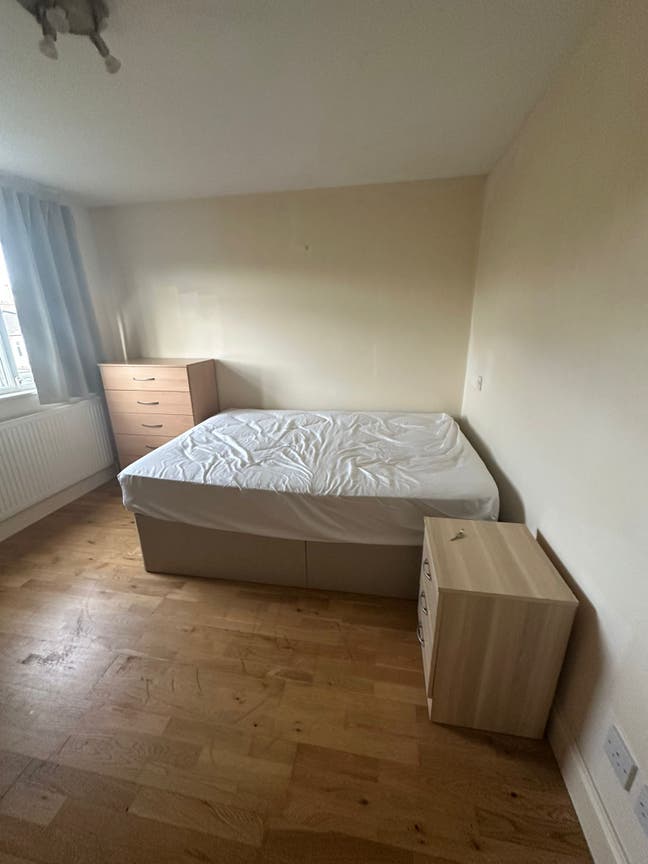  Double room near willesden,Cricklewood& Neasden. Main Photo