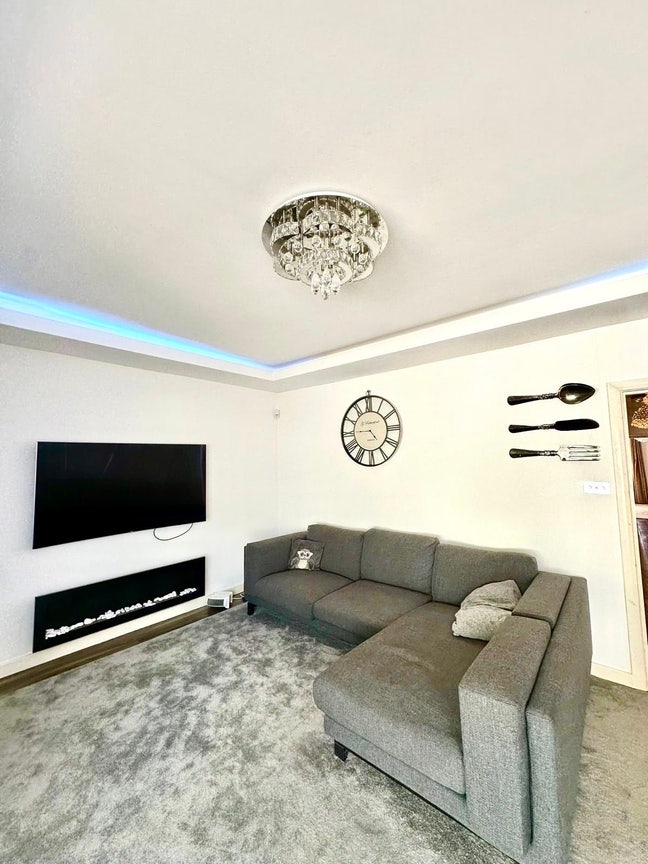 🏡 Quiet Pro House 🌸 • NW7 2PY • Garden + Drive Main Photo