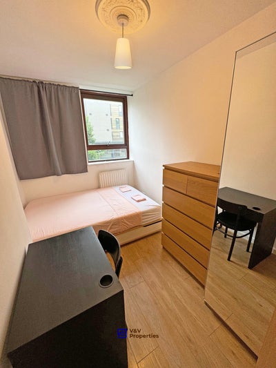 😎 3 Rooms Available - Zone 1 - Move in Asap  Main Photo