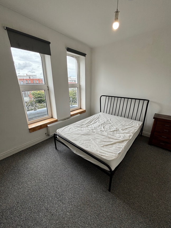 Double Bedroom Centrally Located For Rent Main Photo