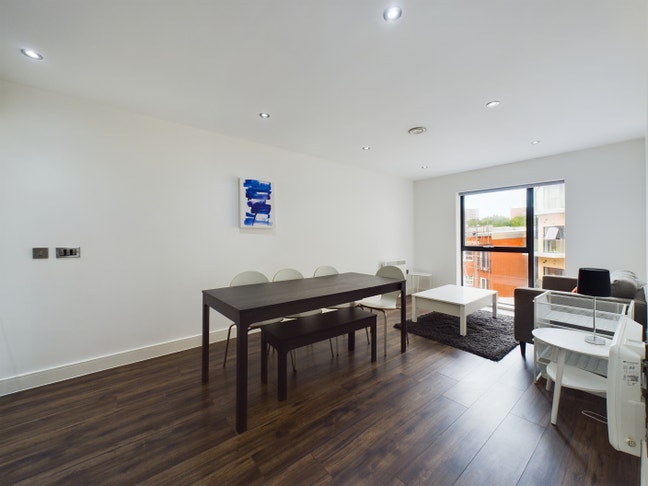 Birmingham – 2 Bedrooms Flat Main Photo