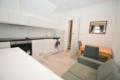 Astonishing Studioflat refubished Main Photo